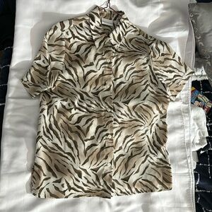 Alfred Dunner silk button down blouse. short sleeve. Very light weight.